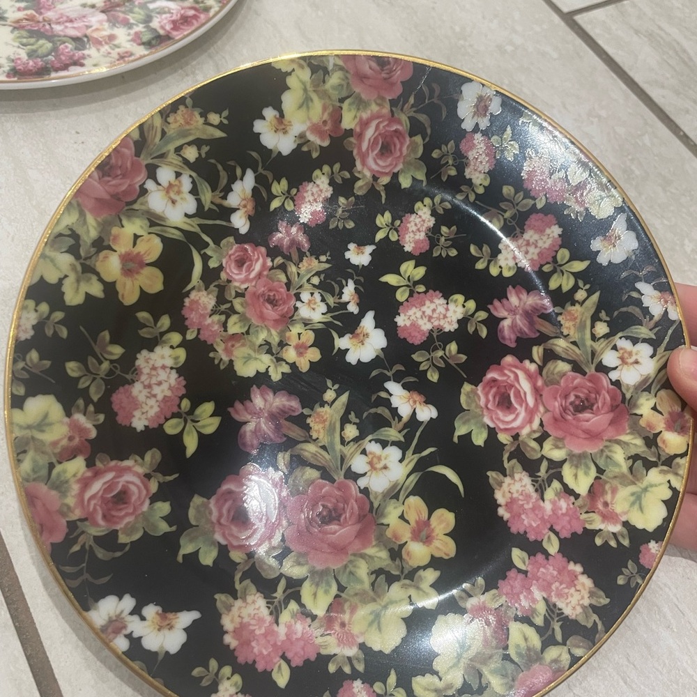 Sorrelle Floral China Plate with Gold Trim